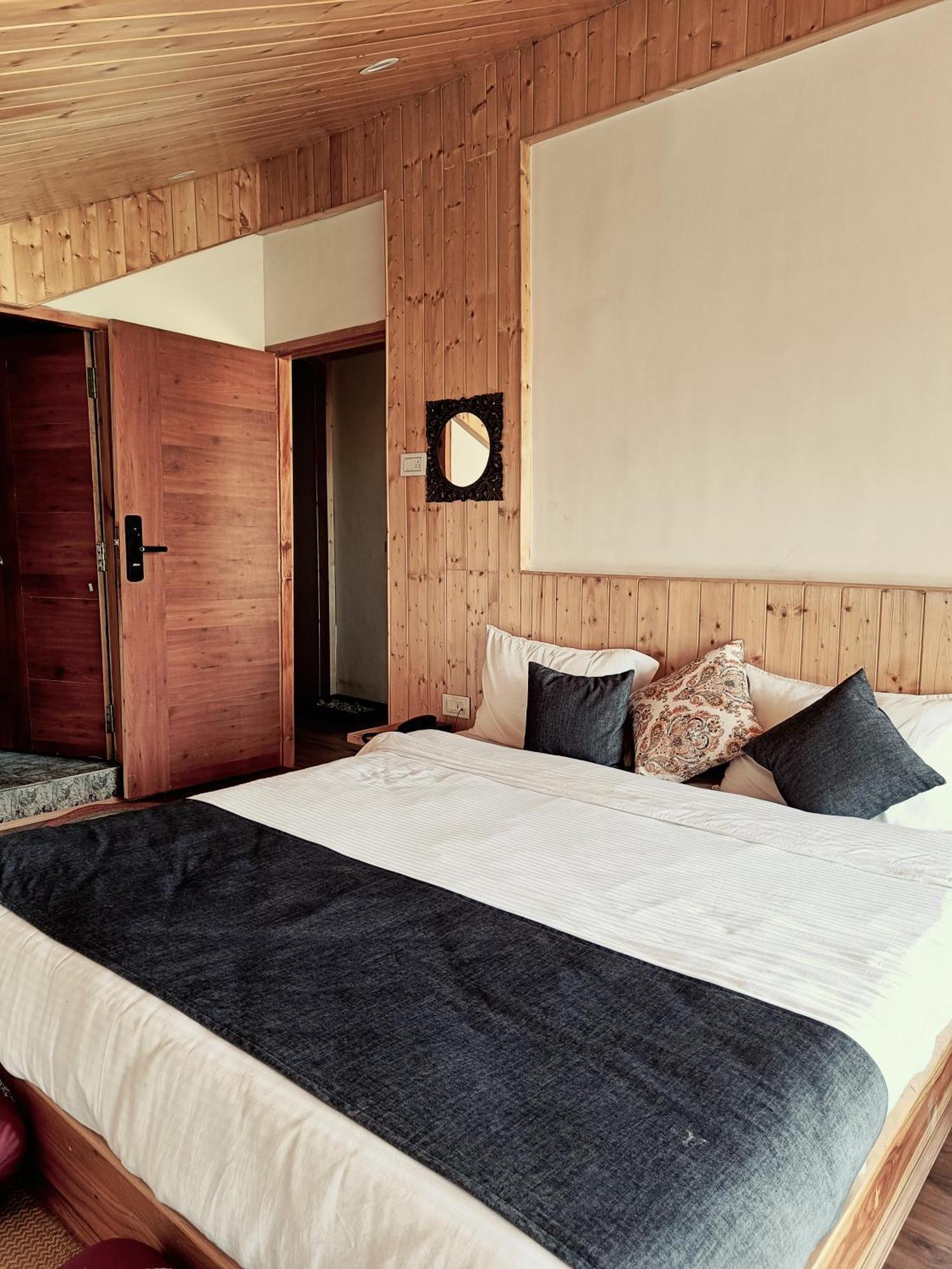 Trimounts-A Boutique Hotel & Wellnes Center In Tirthan Valley Banjar Bagian luar foto