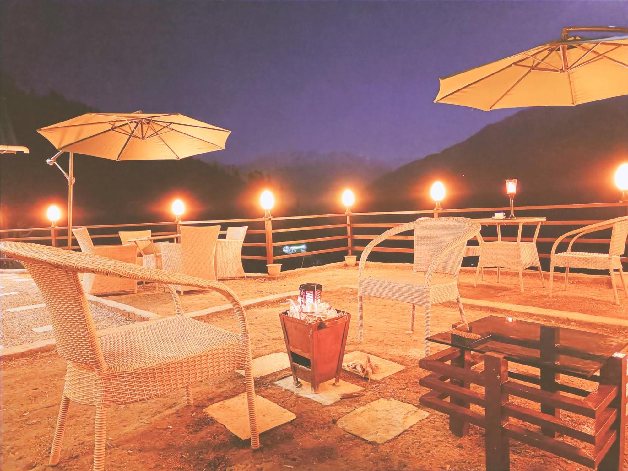 Trimounts-A Boutique Hotel & Wellnes Center In Tirthan Valley Banjar Bagian luar foto