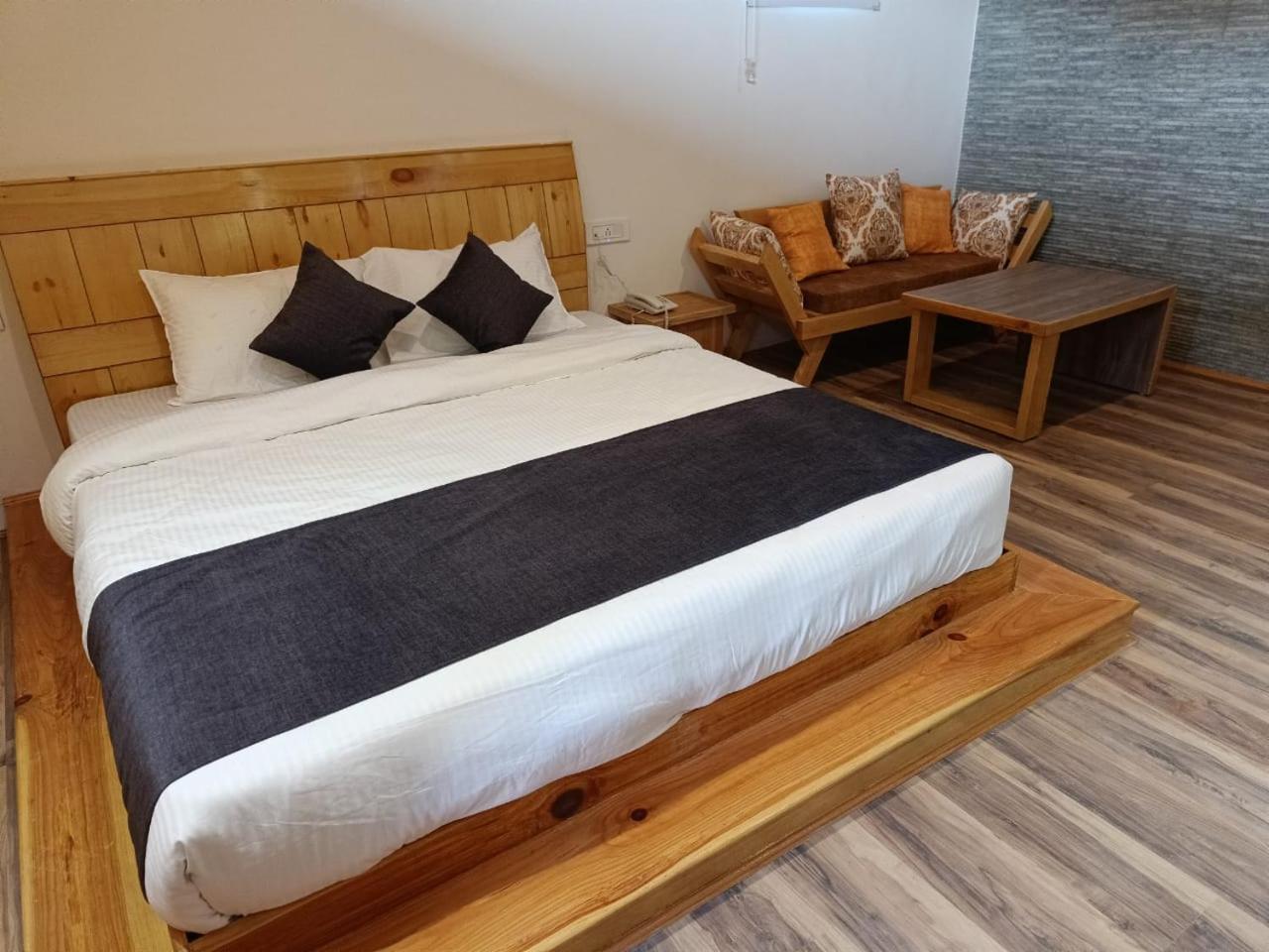 Trimounts-A Boutique Hotel & Wellnes Center In Tirthan Valley Banjar Bagian luar foto