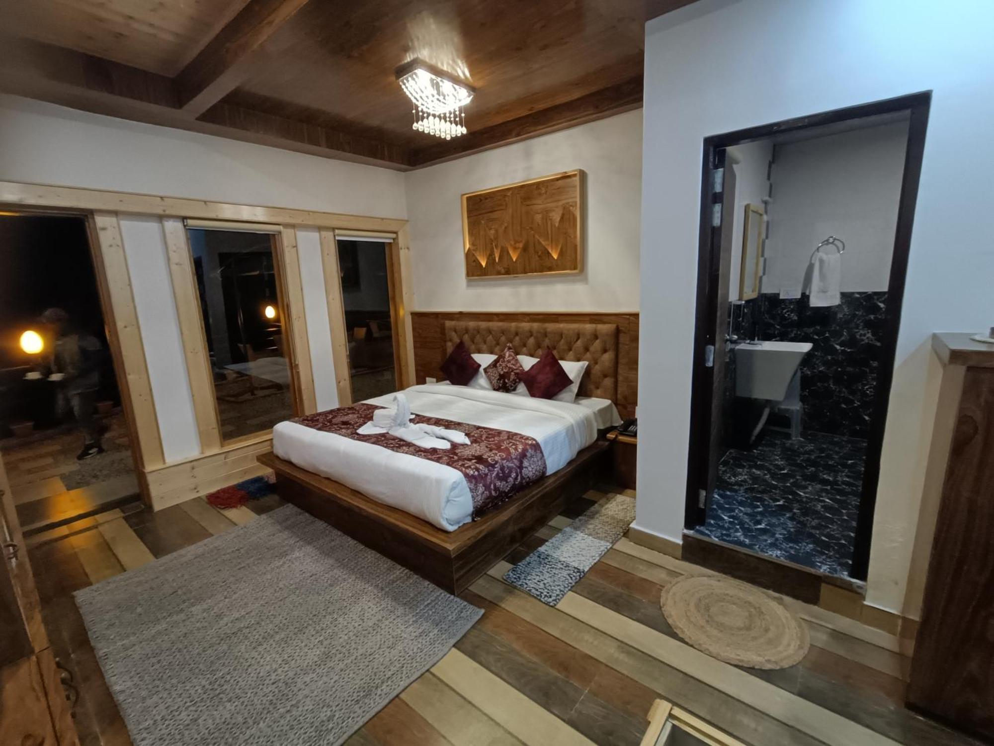 Trimounts-A Boutique Hotel & Wellnes Center In Tirthan Valley Banjar Bagian luar foto