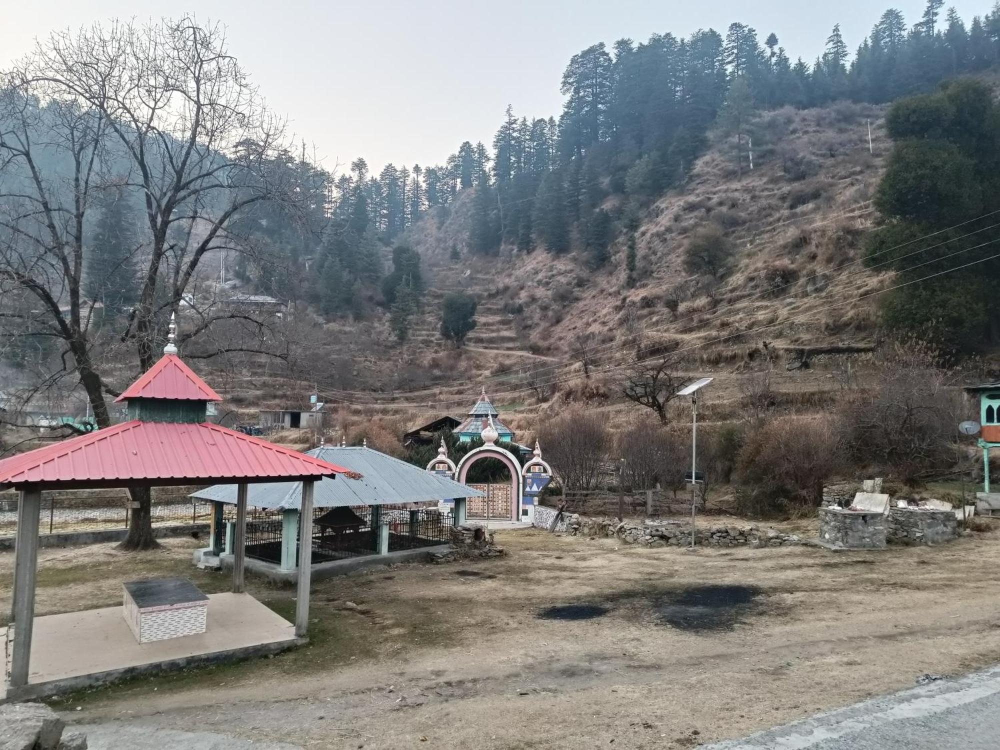 Trimounts-A Boutique Hotel & Wellnes Center In Tirthan Valley Banjar Bagian luar foto