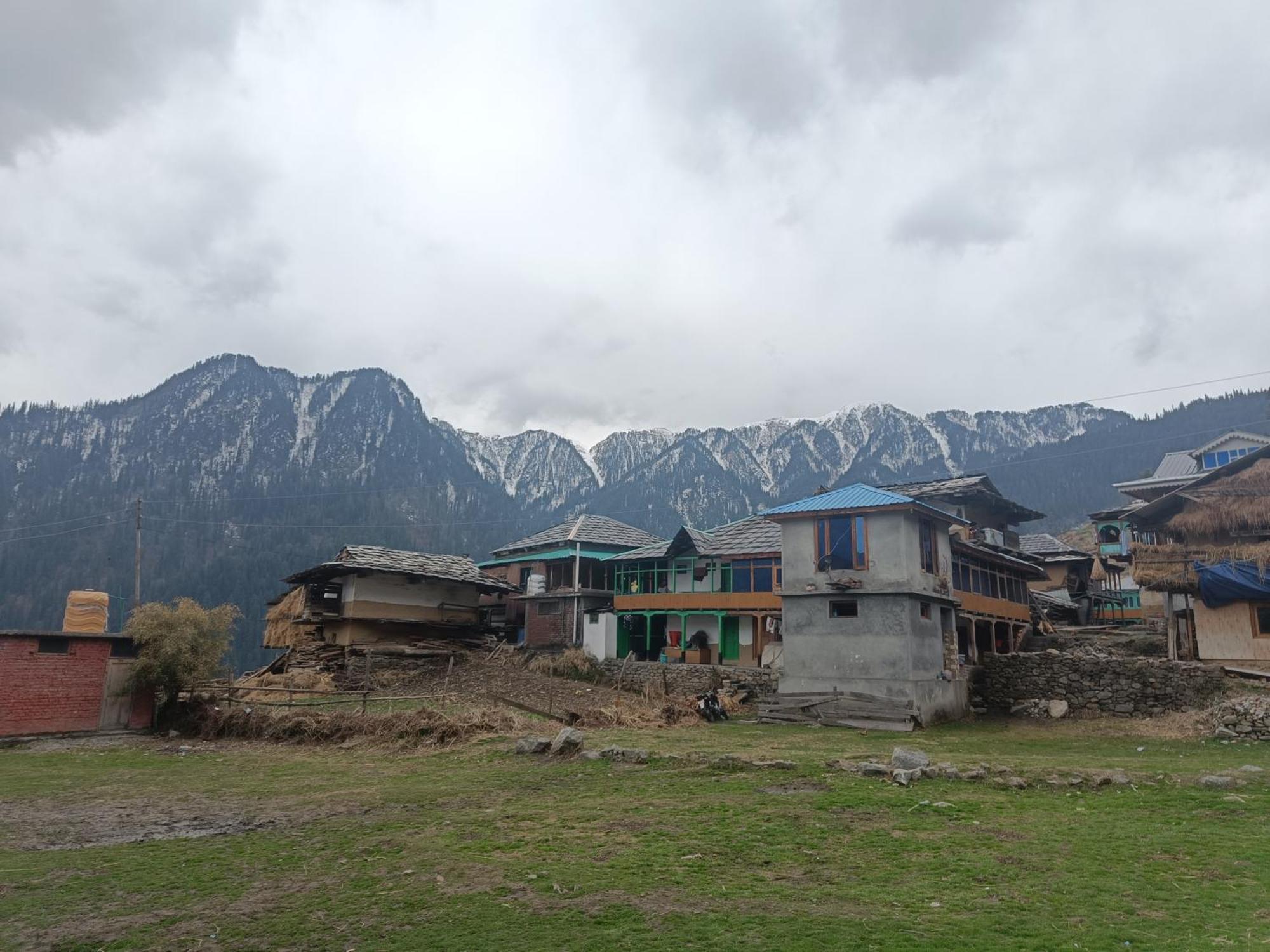 Trimounts-A Boutique Hotel & Wellnes Center In Tirthan Valley Banjar Bagian luar foto