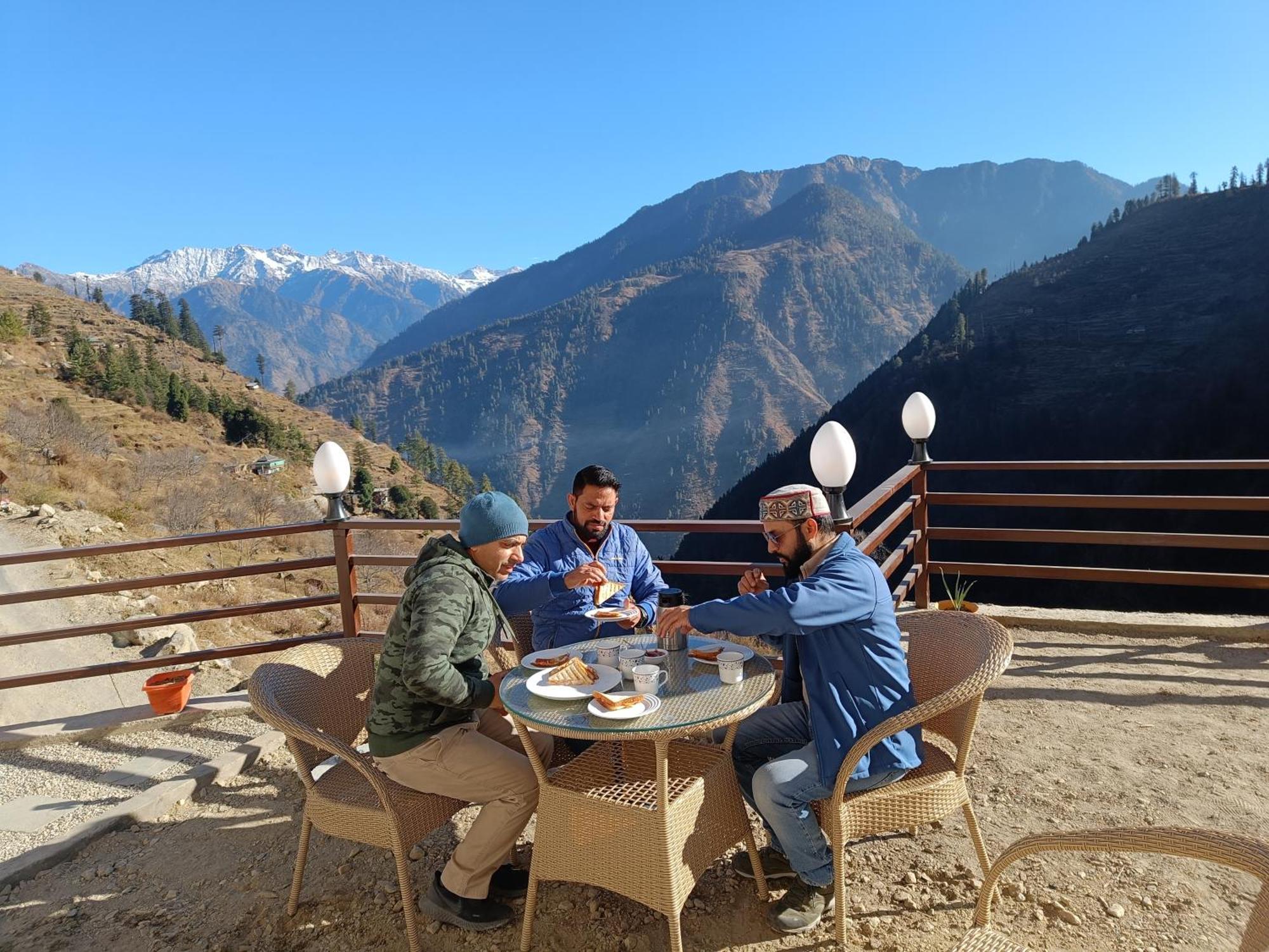 Trimounts-A Boutique Hotel & Wellnes Center In Tirthan Valley Banjar Bagian luar foto